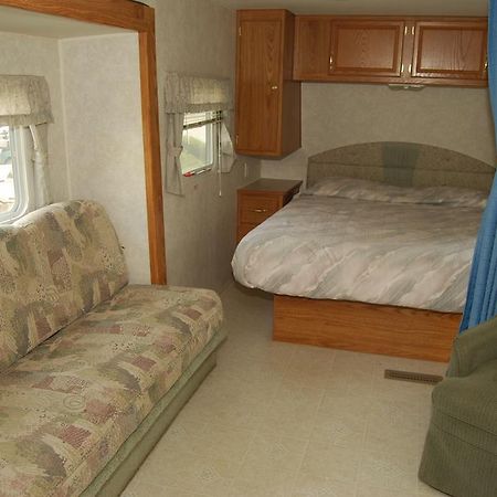 Crescent Bar Camping Resort Studio Cabin 1 Trinidad Bagian luar foto