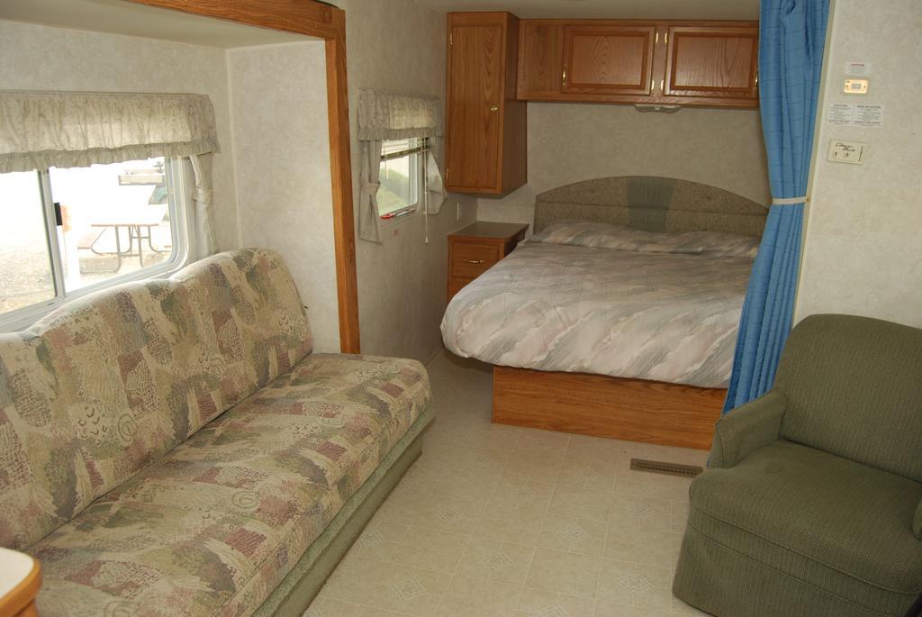 Crescent Bar Camping Resort Studio Cabin 1 Trinidad Bagian luar foto