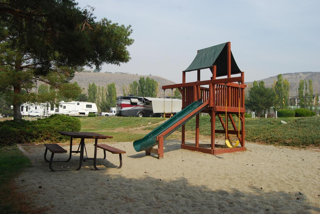 Crescent Bar Camping Resort Studio Cabin 1 Trinidad Bagian luar foto